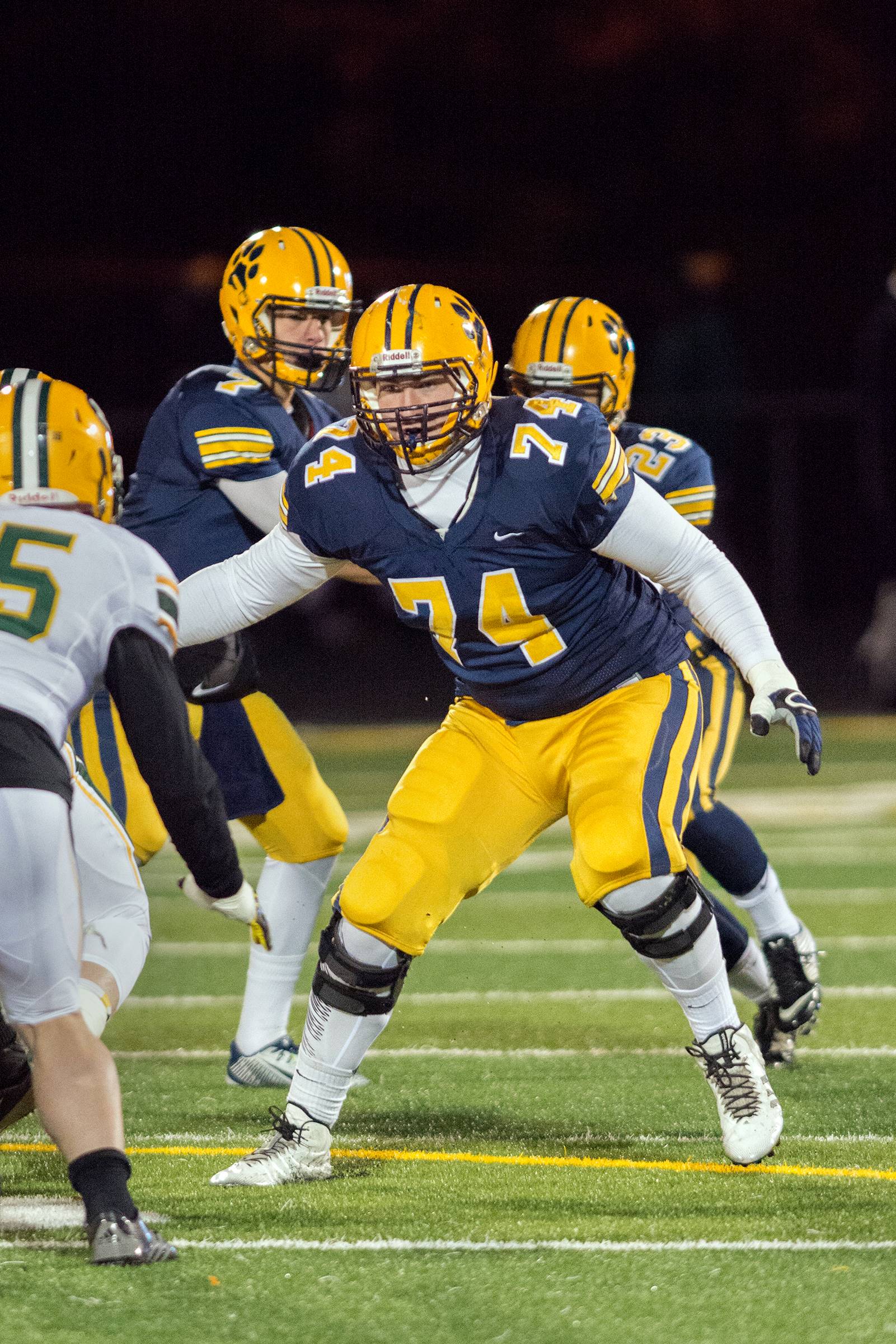 Saint Ignatius' Liam Eichenberg '16 Awaits Selection in NFL Draft 